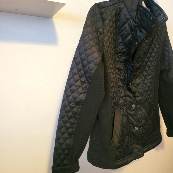 Quilted Jacket in Black - Picture 4 of 10